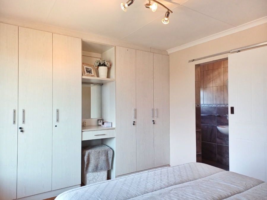 4 Bedroom Property for Sale in Reebok Western Cape